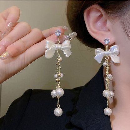 Korean White Knot Pearl Earrings 🤍